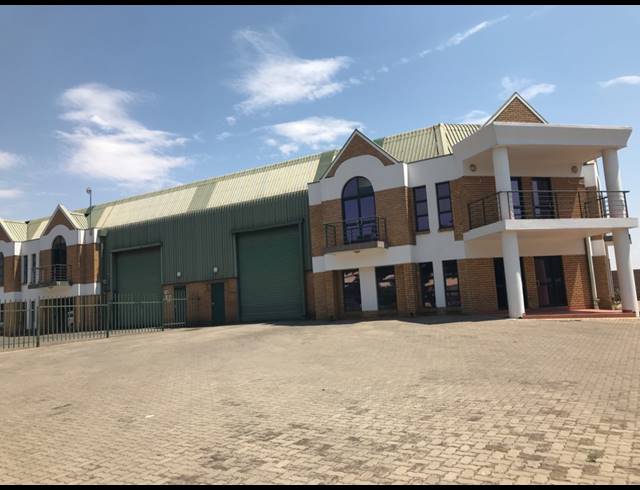 757M² WAREHOUSE TO LET IN JET PARK
